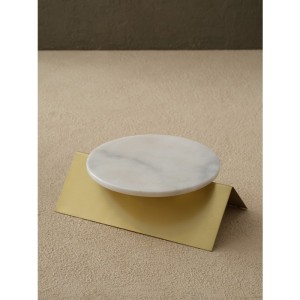 Piramit Kaideli Mermer Sunumluk